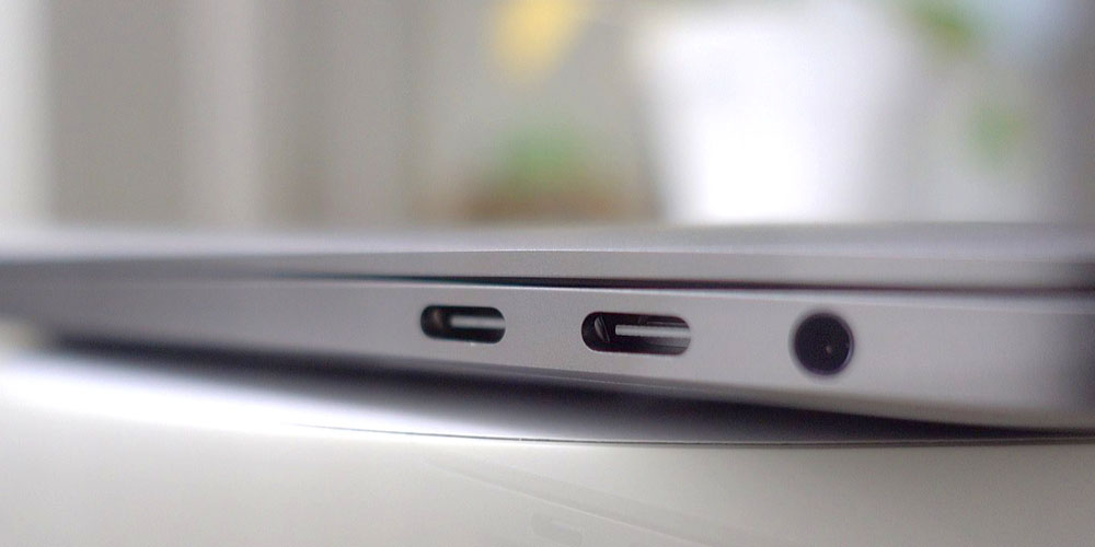 does the mac book pro have a usb port for data
